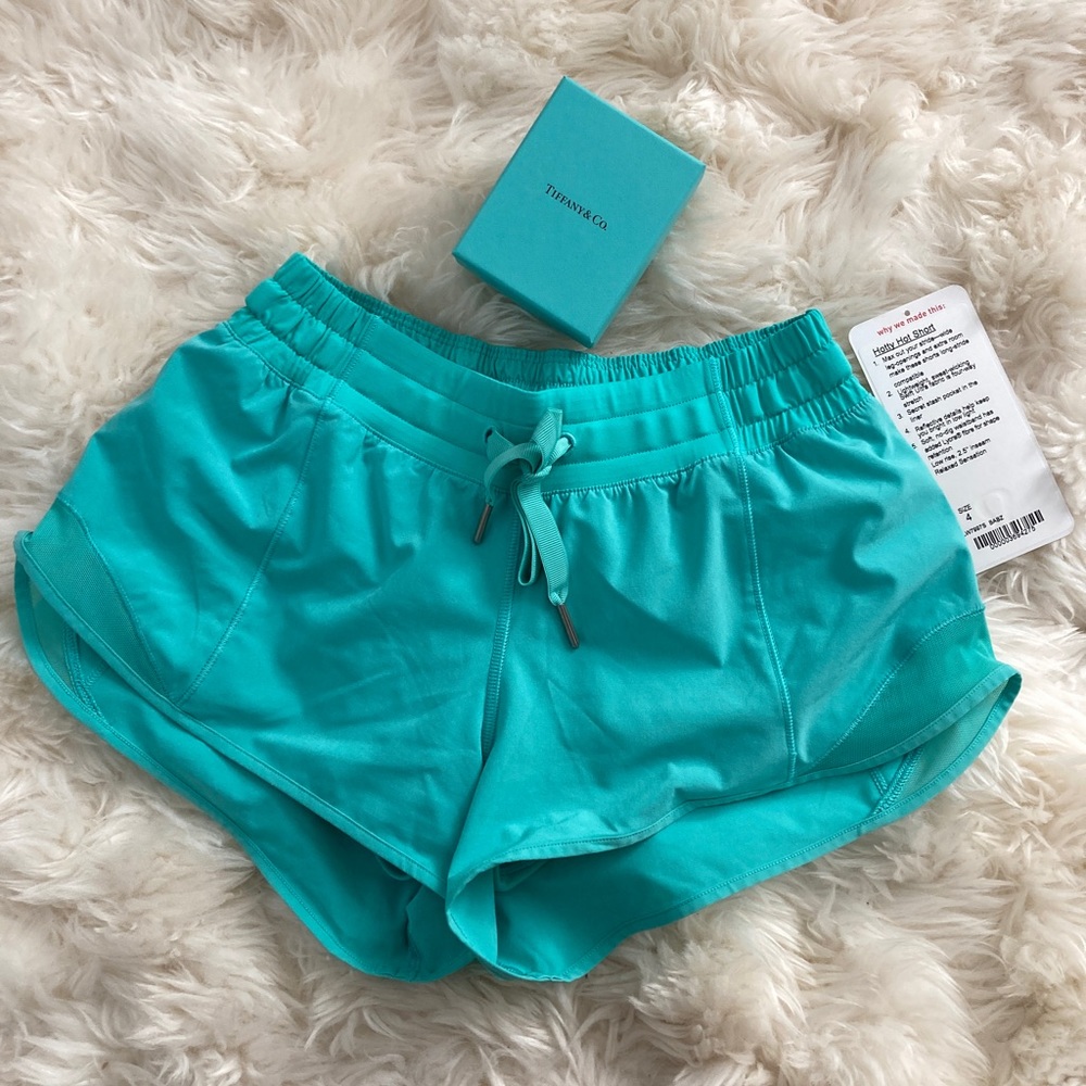 like new lululemon original hotty hot short 2.5" inseam bali breeze size 4